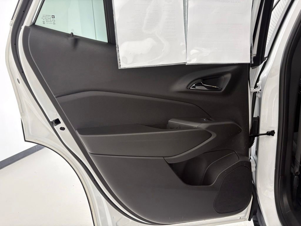 Certified 2025 Chevrolet Trax RS FWD image 28