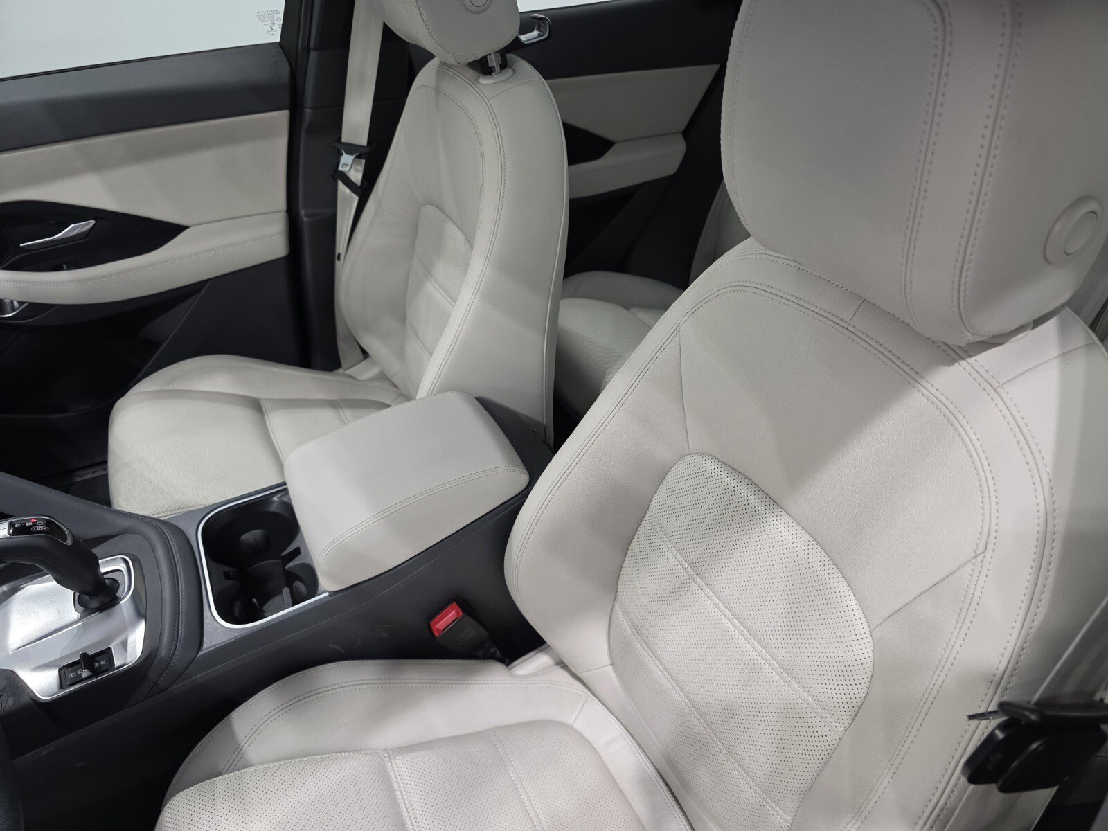 Used 2020 Jaguar E-PACE SE image 7