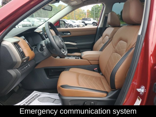 Certified 2025 Nissan Pathfinder Platinum w/ Black Appearance Package AWD/4WD image 29