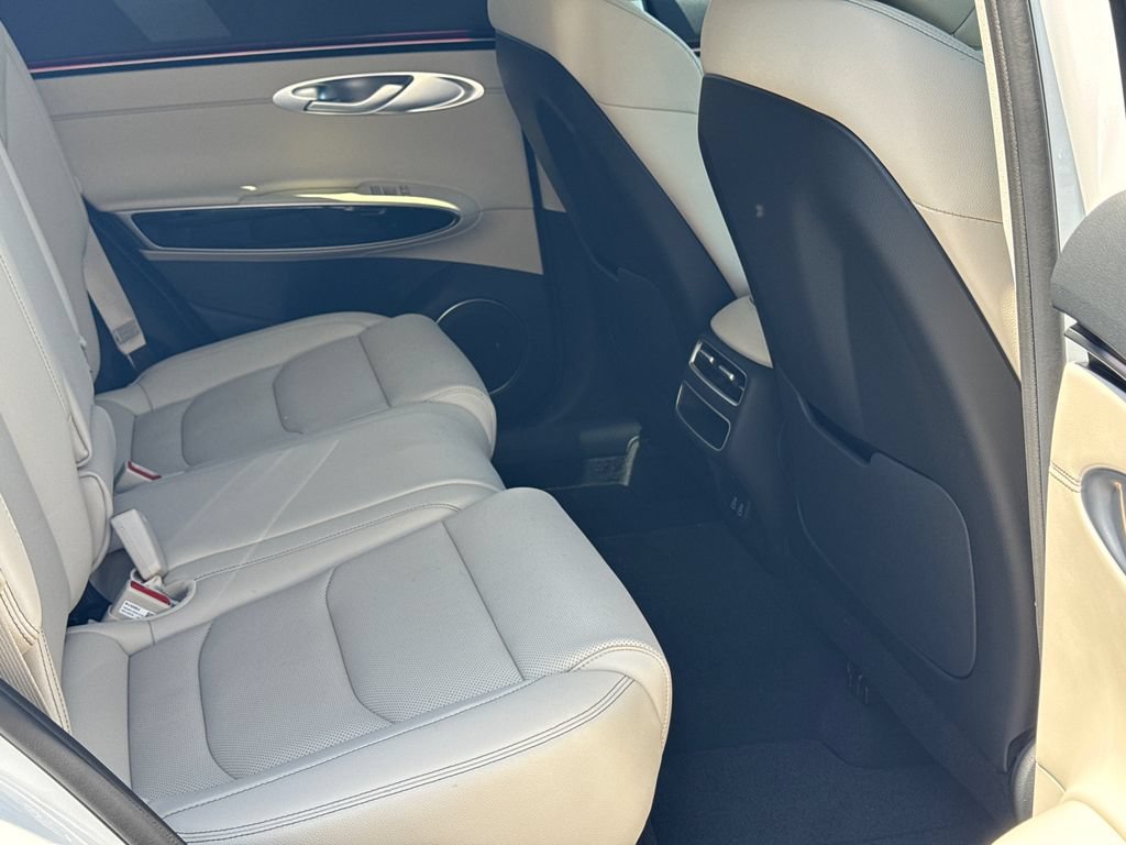 New 2027 Genesis GV70 2.5T AWD/4WD image 17
