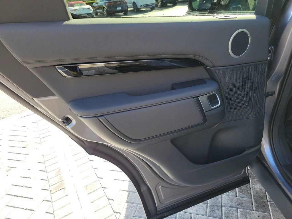New 2025 Land Rover Discovery S image 22