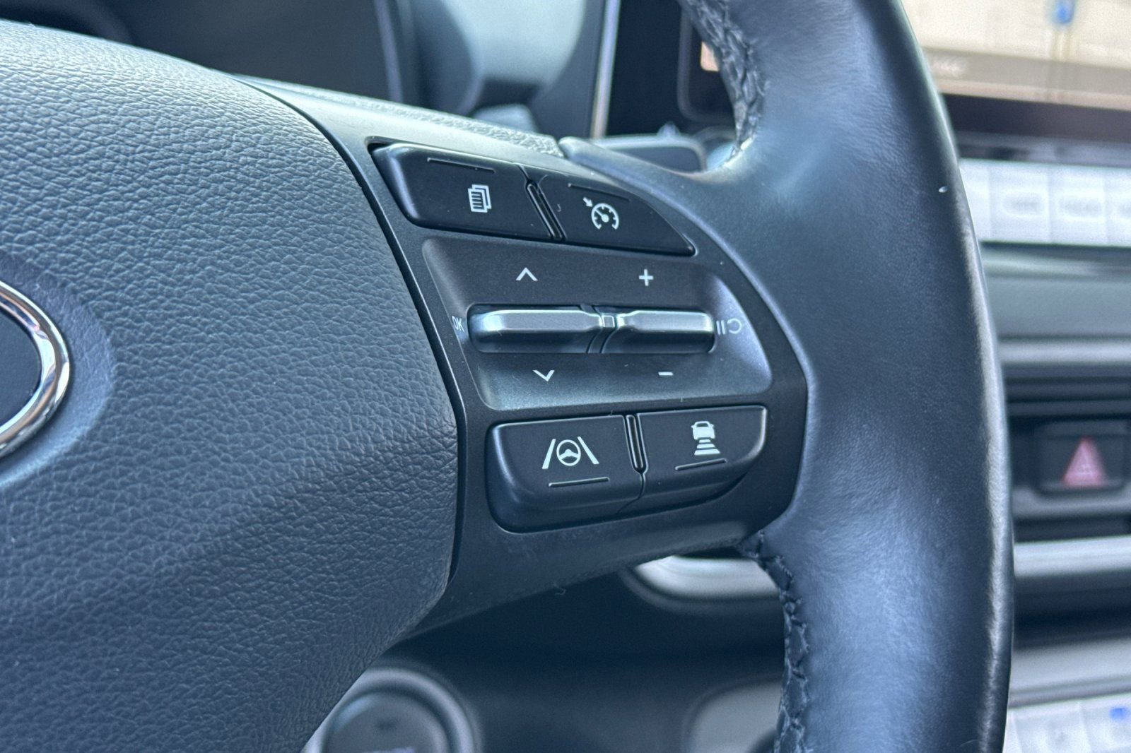 Used 2022 Hyundai Kona Limited image 34