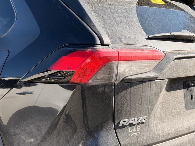 Used 2021 Toyota RAV4 XLE Premium image 19