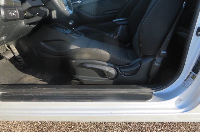 Used 2016 Kia Forte Koup EX FWD image 12