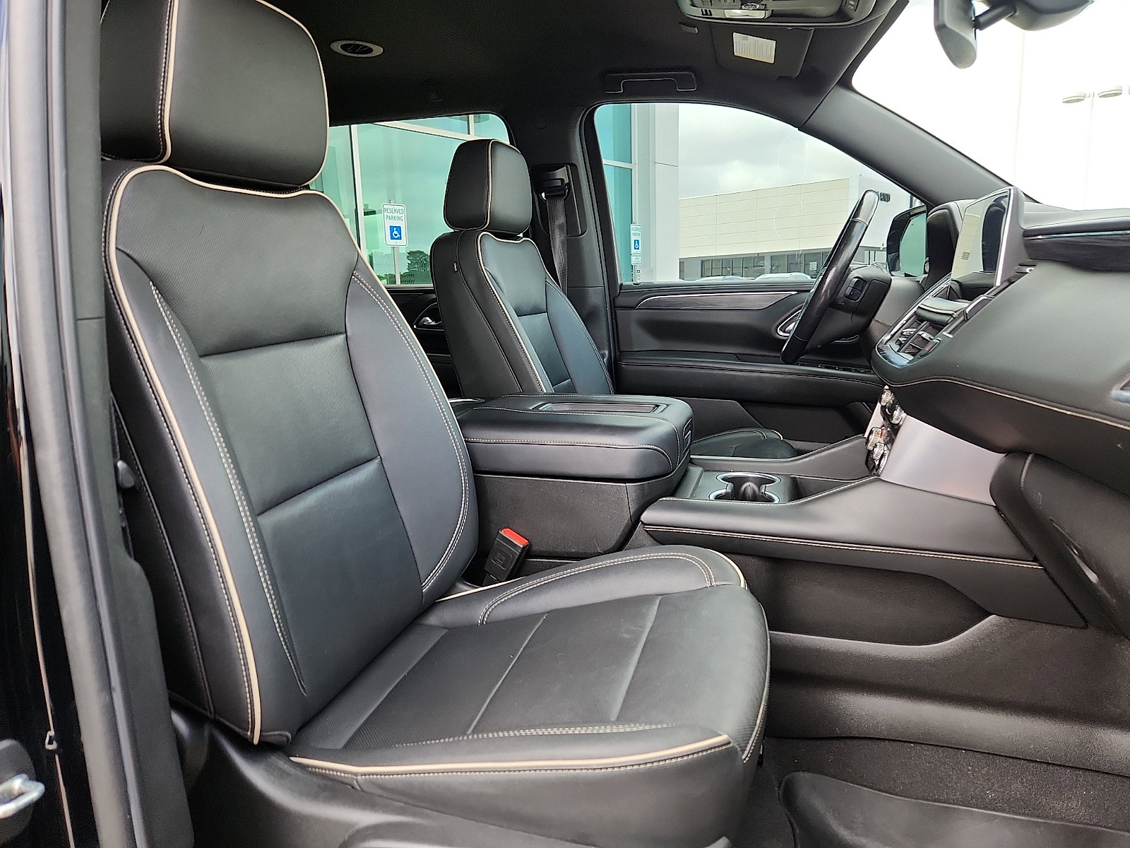 Used 2022 GMC Yukon XL SLT w/ SLT Luxury Package image 15