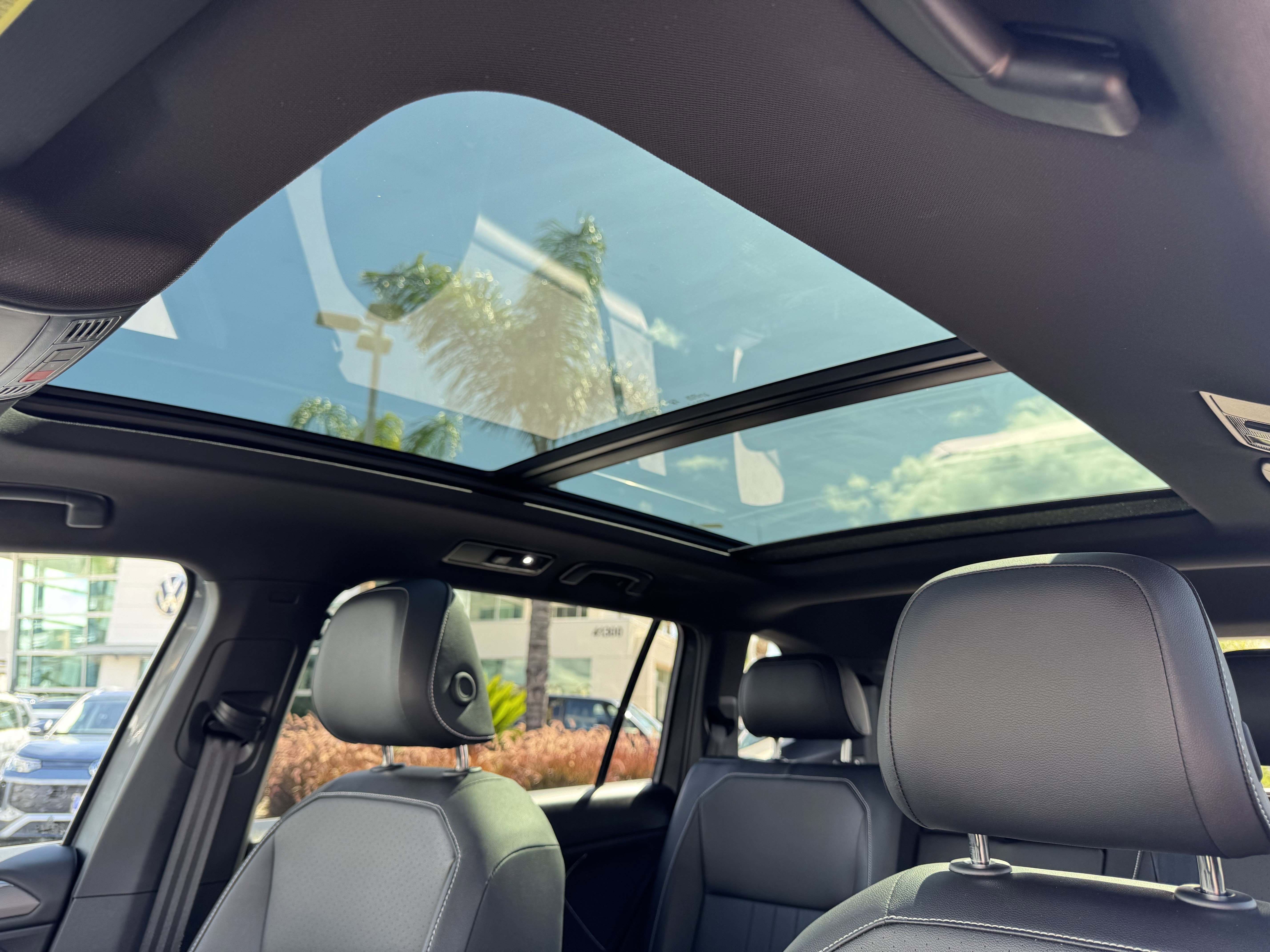 Certified 2024 Volkswagen Tiguan SE R-Line FWD image 33