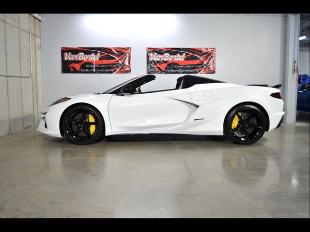 New 2025 Chevrolet Corvette E-Ray image 24