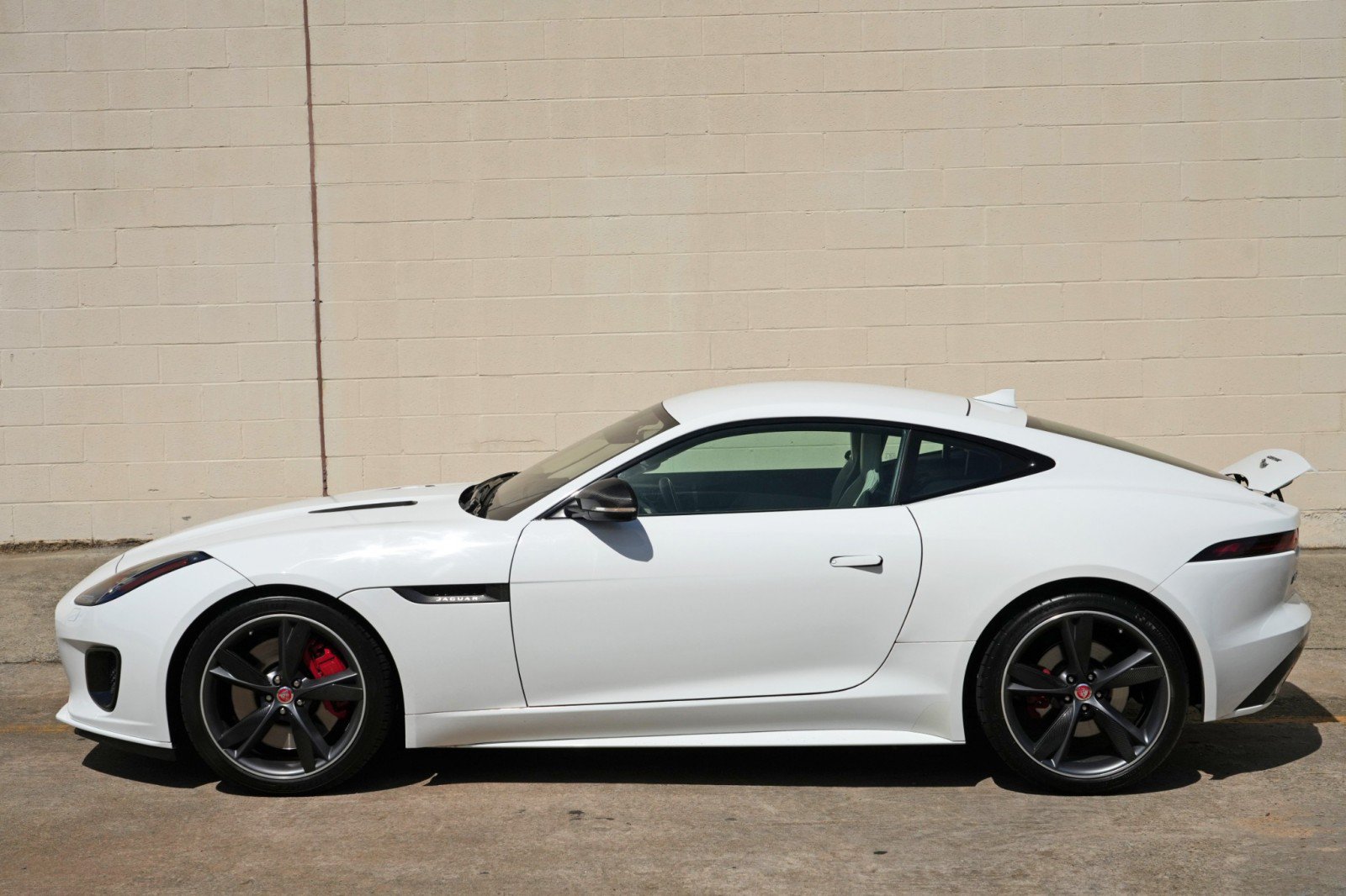 Used 2019 Jaguar F-TYPE R-Dynamic RWD image 46