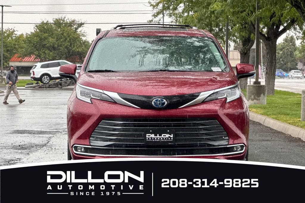 Used 2024 Toyota Sienna Limited AWD/4WD image 12
