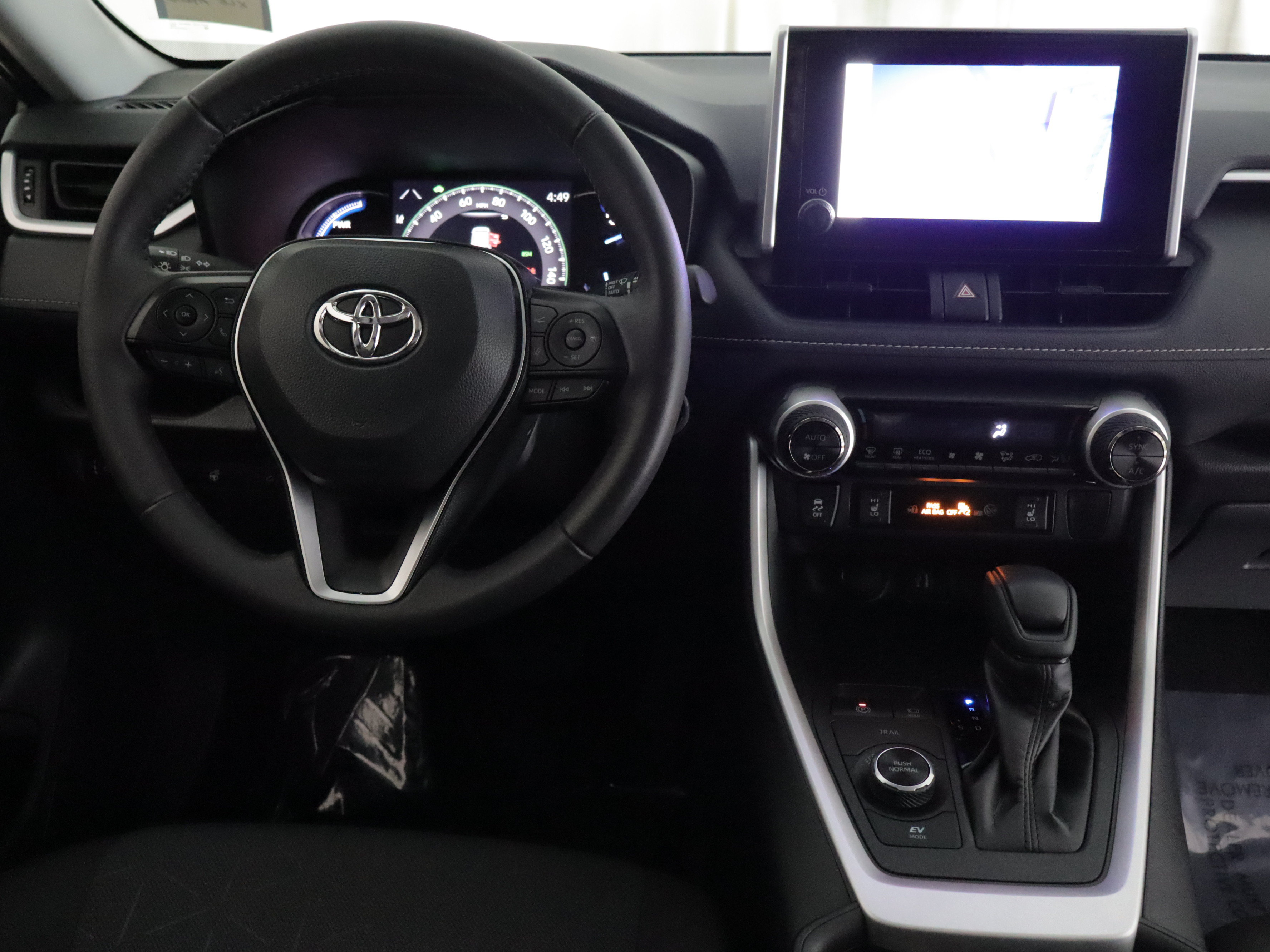 Used 2025 Toyota RAV4 XLE w/ Convenience Package AWD/4WD image 2