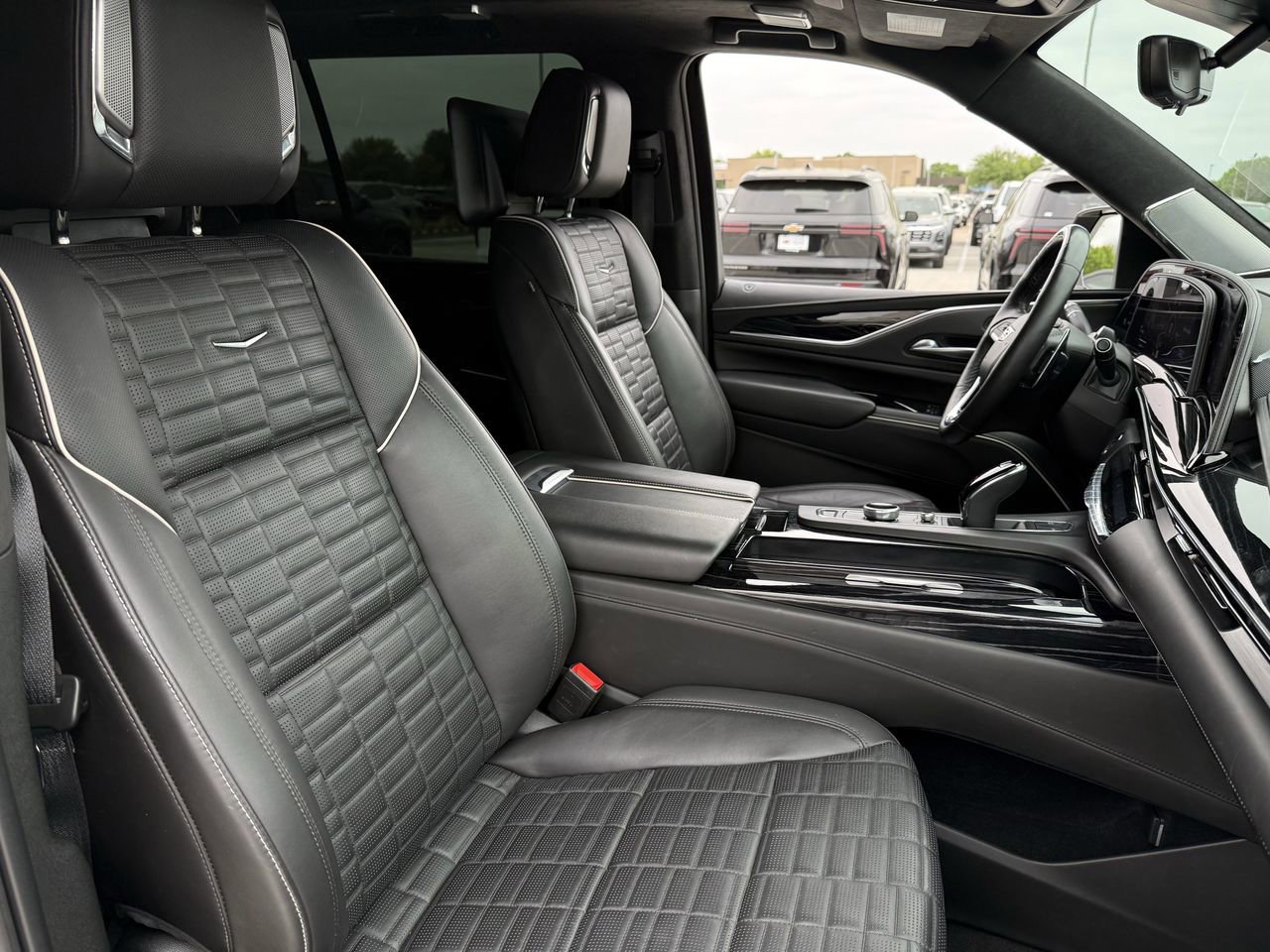 Used 2023 Cadillac Escalade ESV V w/ LPO, ONYX Package image 22