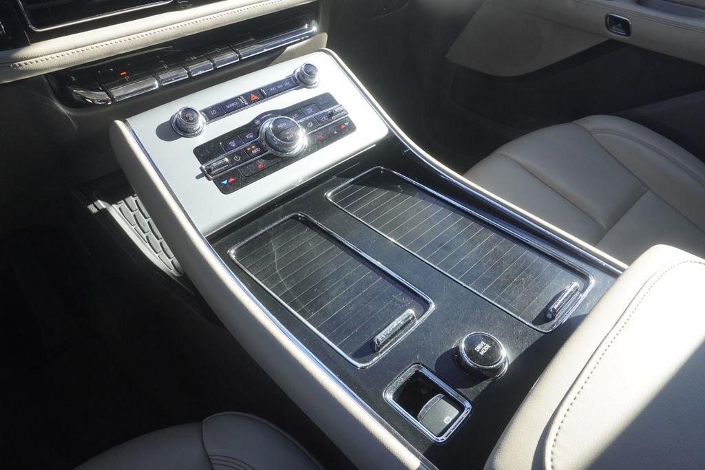 Used 2020 Lincoln Aviator AWD image 14