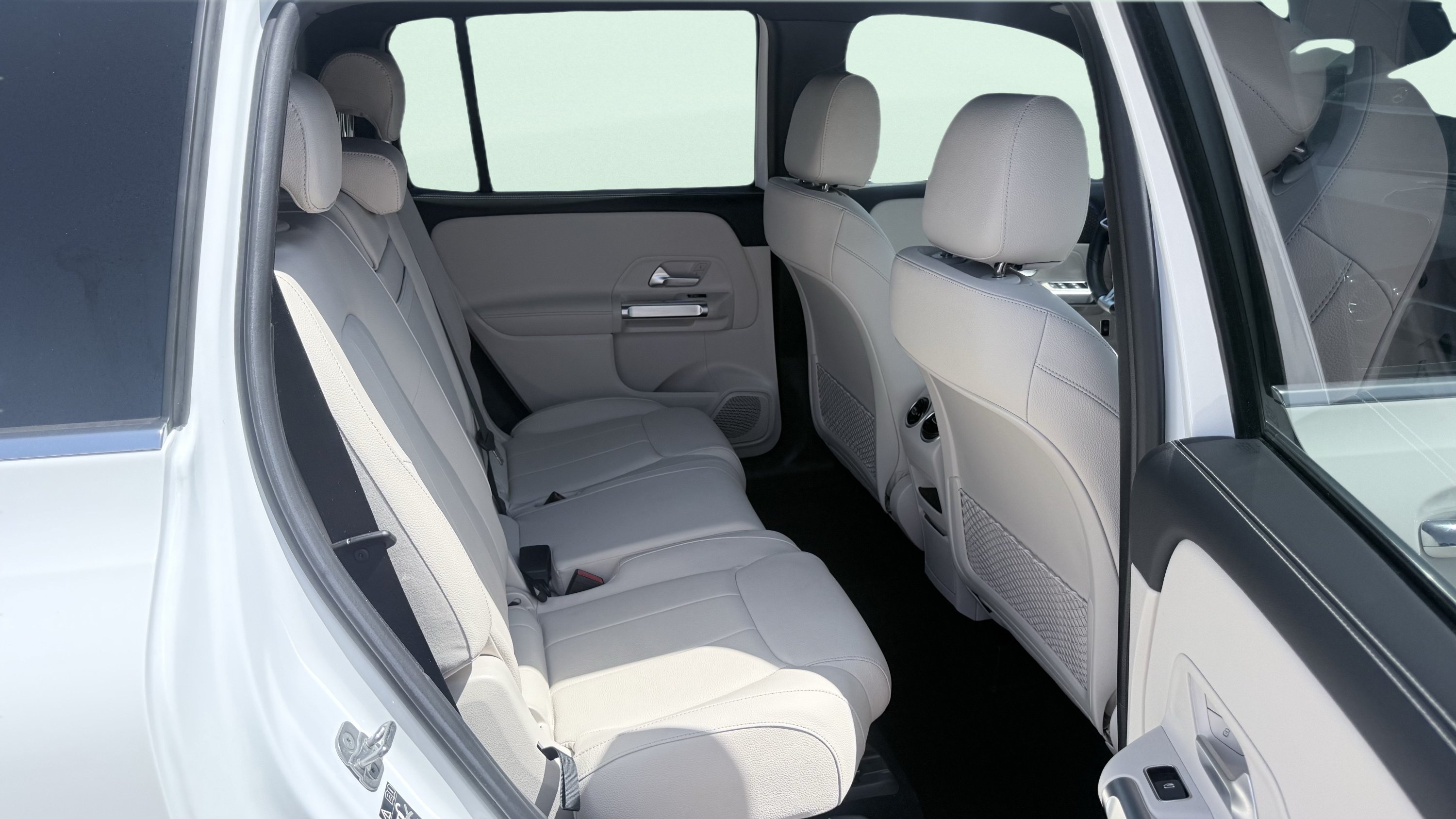 Used 2025 Mercedes-Benz GLB 250 image 37
