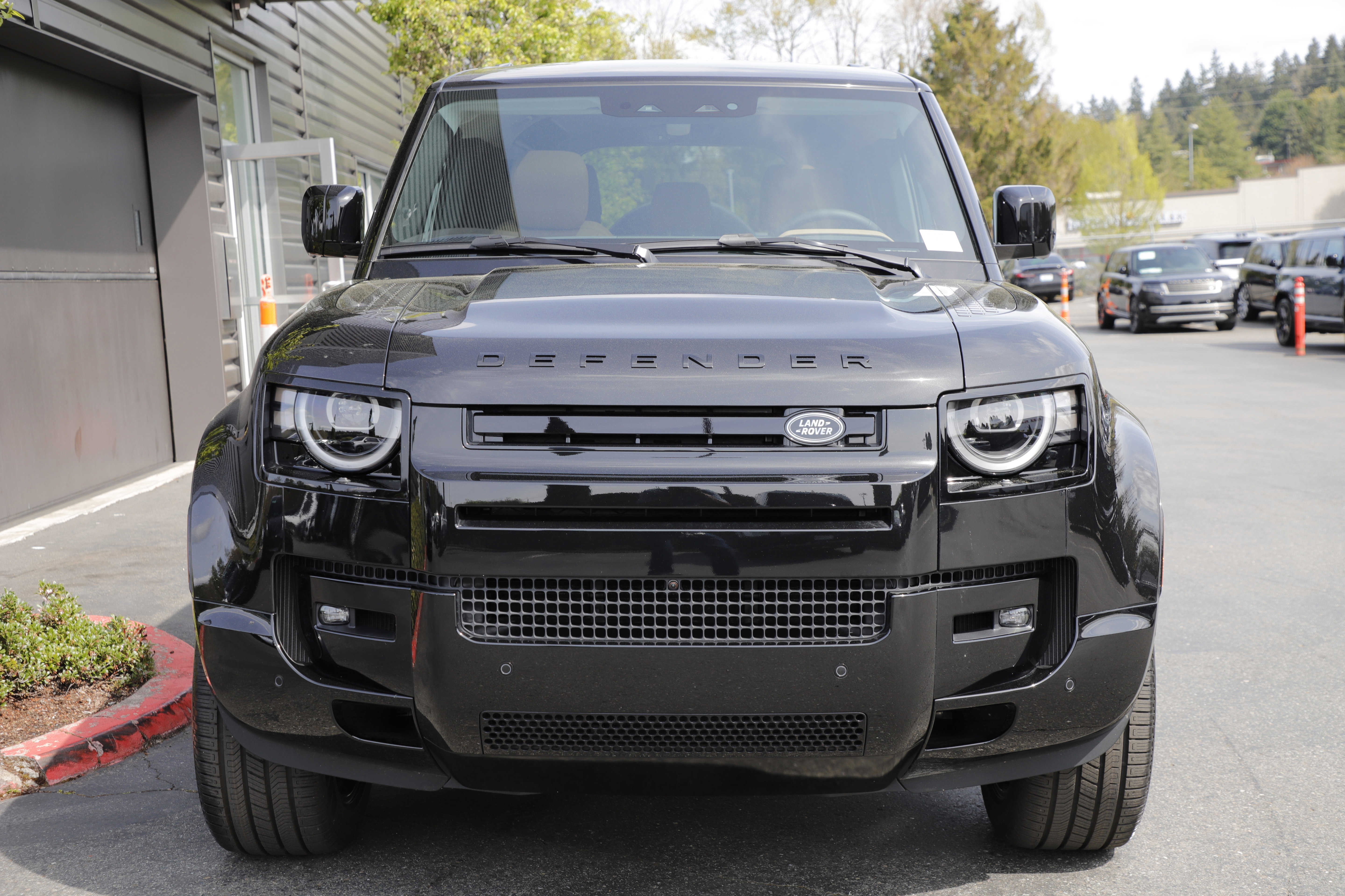New 2026 Land Rover Defender 110 X-Dynamic SE image 4
