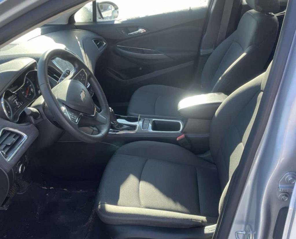 Used 2017 Chevrolet Cruze LT w/ Convenience Package image 2