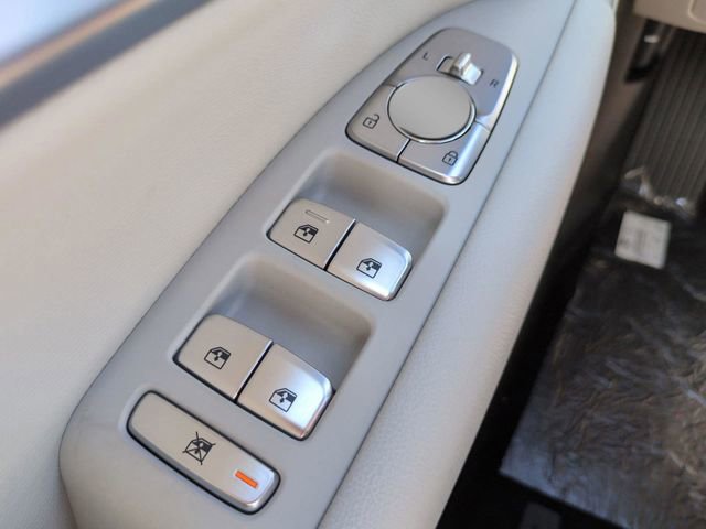 Certified 2025 Genesis G70 2.5T RWD image 17