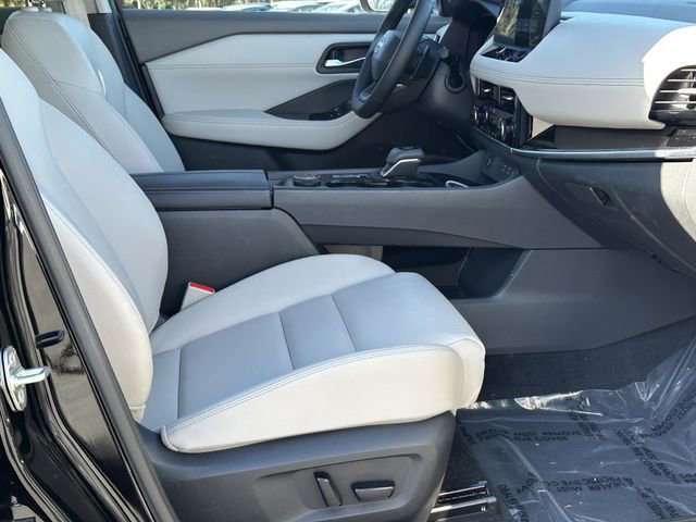 Certified 2025 Nissan Rogue SL w/ SL Premium Package AWD/4WD image 14
