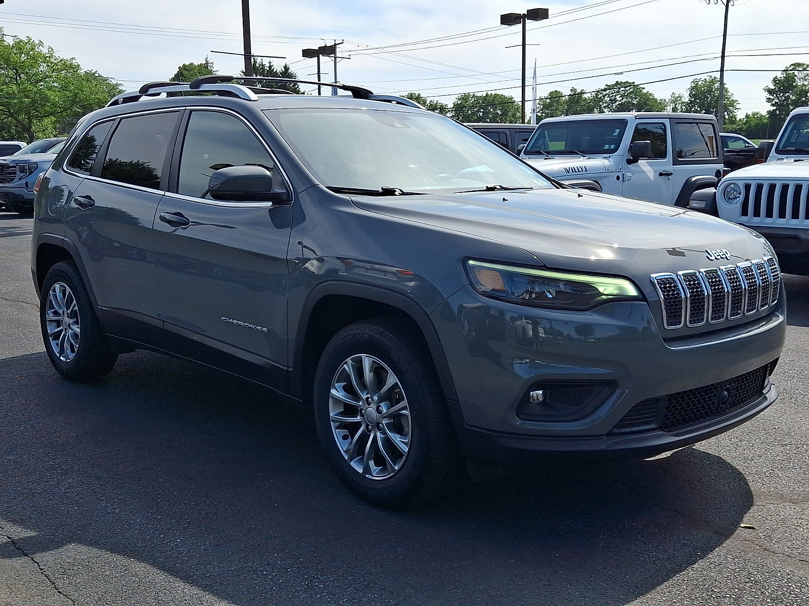 Certified 2021 Jeep Cherokee Latitude Lux w/ Sun & Sound Group AWD/4WD image 3