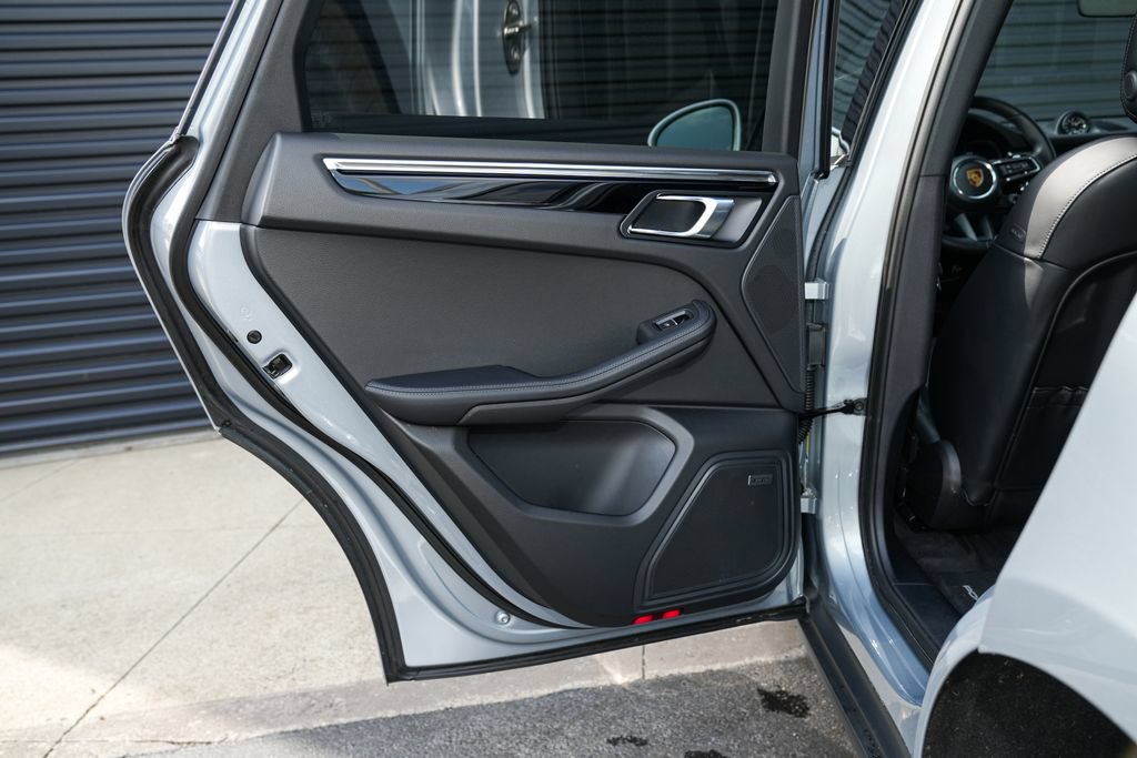Certified 2026 Porsche Macan AWD/4WD image 33
