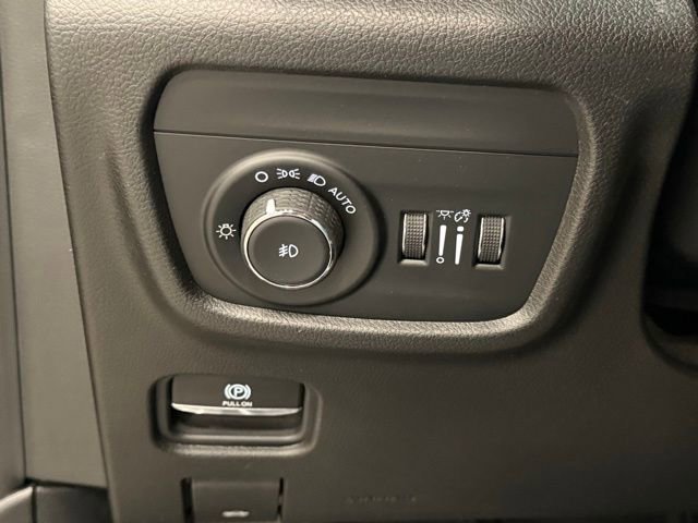 Used 2021 Jeep Grand Cherokee L Limited w/ Luxury Tech Group II image 15