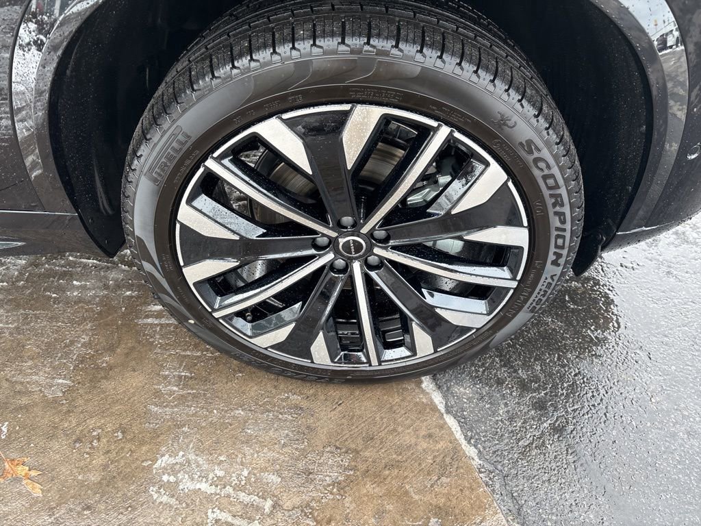 New 2026 Volvo XC90 B6 Ultra w/ Protection Package image 14