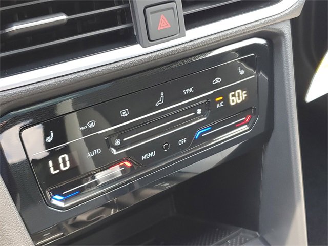 New 2025 Volkswagen Taos SE image 31