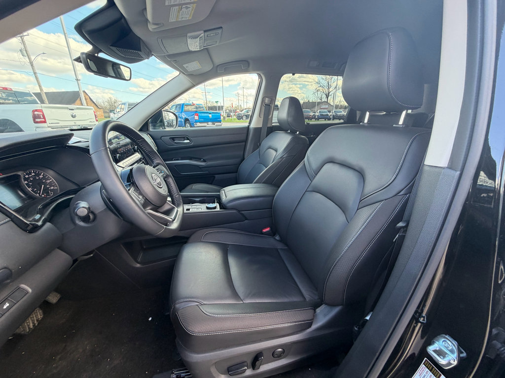 Used 2025 Nissan Pathfinder SL image 22