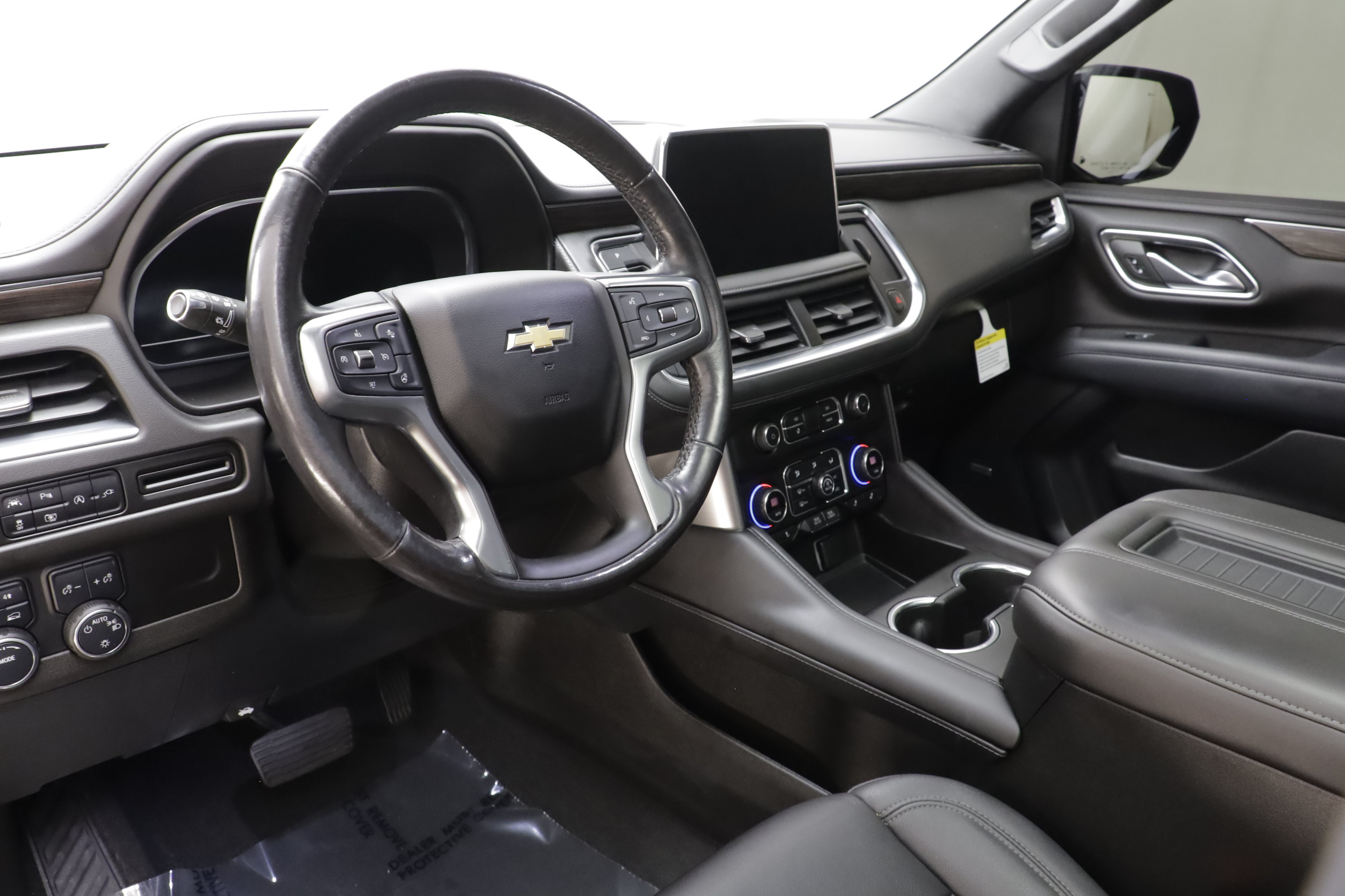 Used 2022 Chevrolet Suburban LT w/ LT Signature Plus Package AWD/4WD image 7