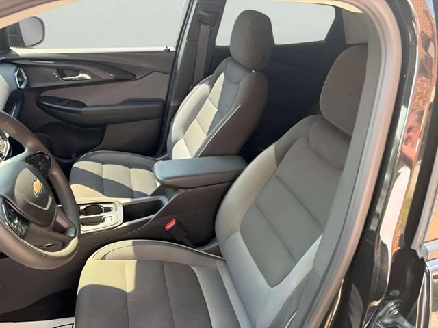 Used 2022 Chevrolet TrailBlazer LT w/ LPO, Blackout Package FWD image 11