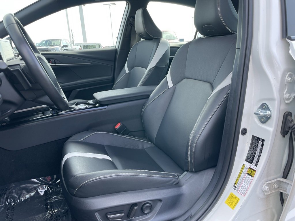 Used 2025 Toyota Camry SE image 7