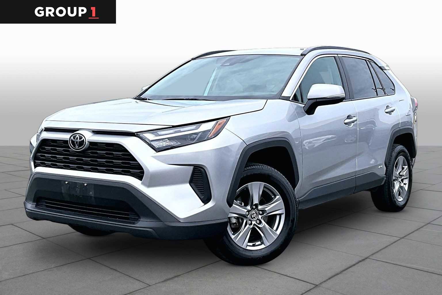 Used 2025 Toyota RAV4 XLE AWD/4WD image 1