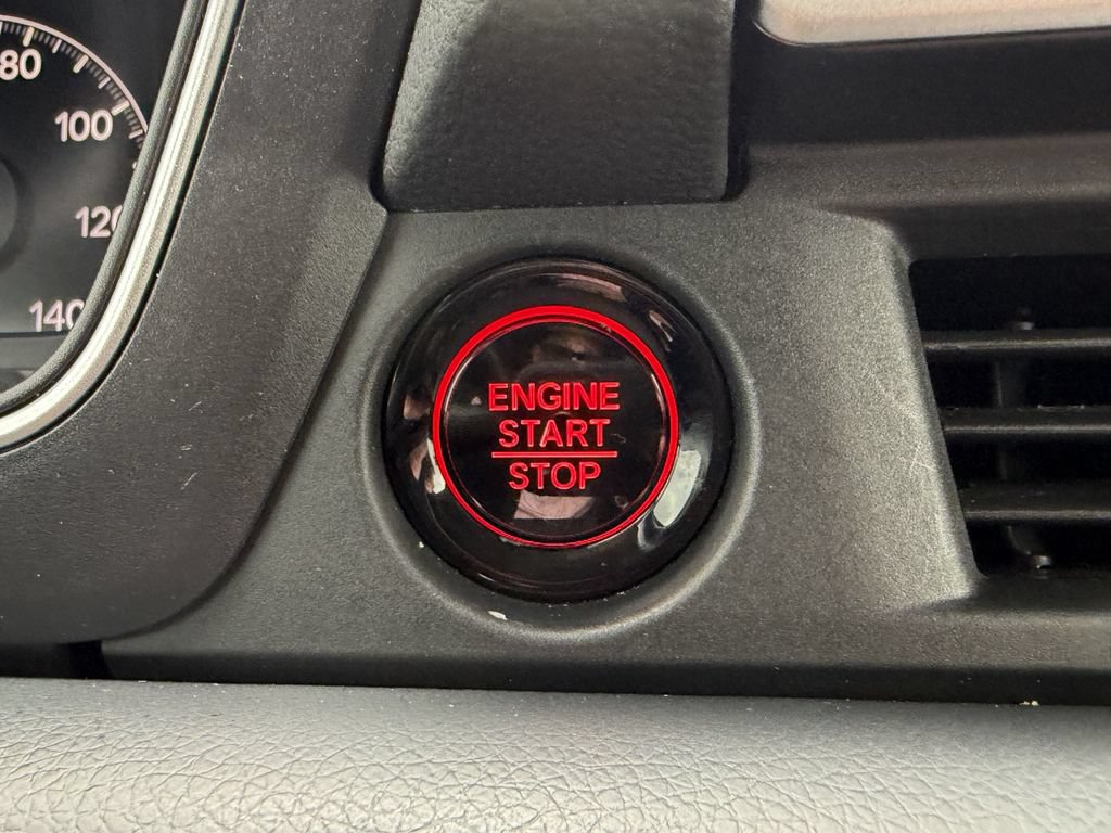 Used 2025 Honda Pilot Touring image 27