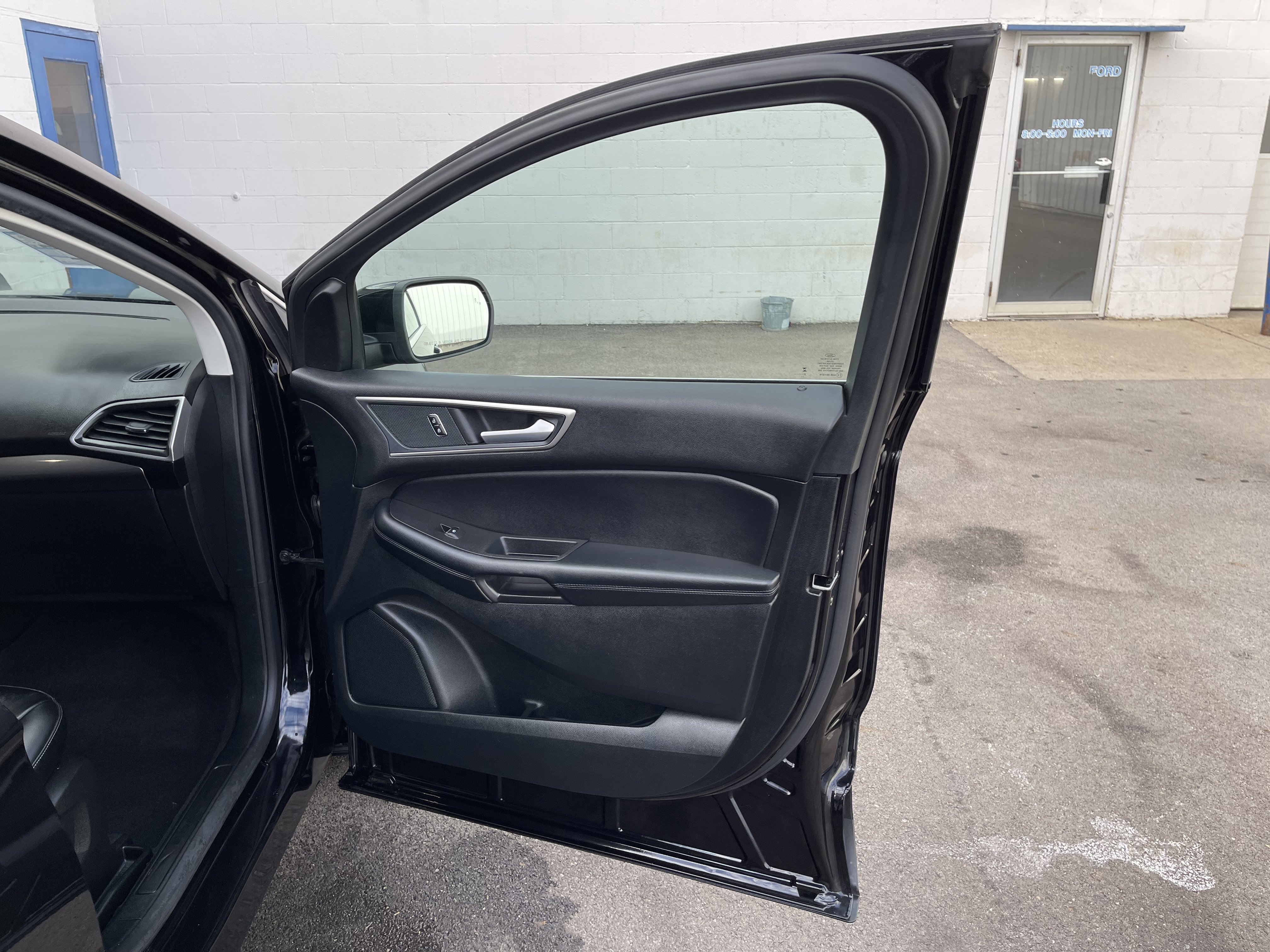 Used 2024 Ford Edge SEL w/ Convenience Package image 30