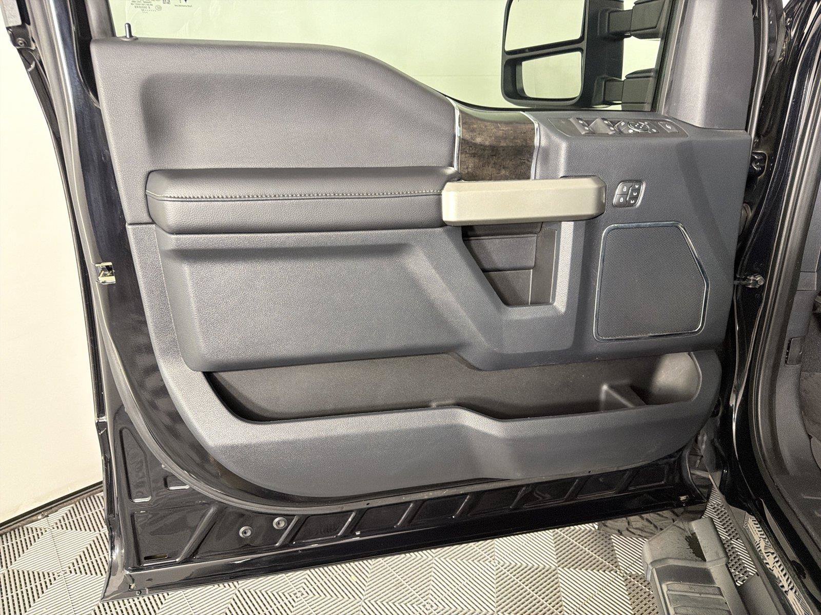 Used 2022 Ford F250 Lariat w/ Black Appearance Package AWD/4WD image 8