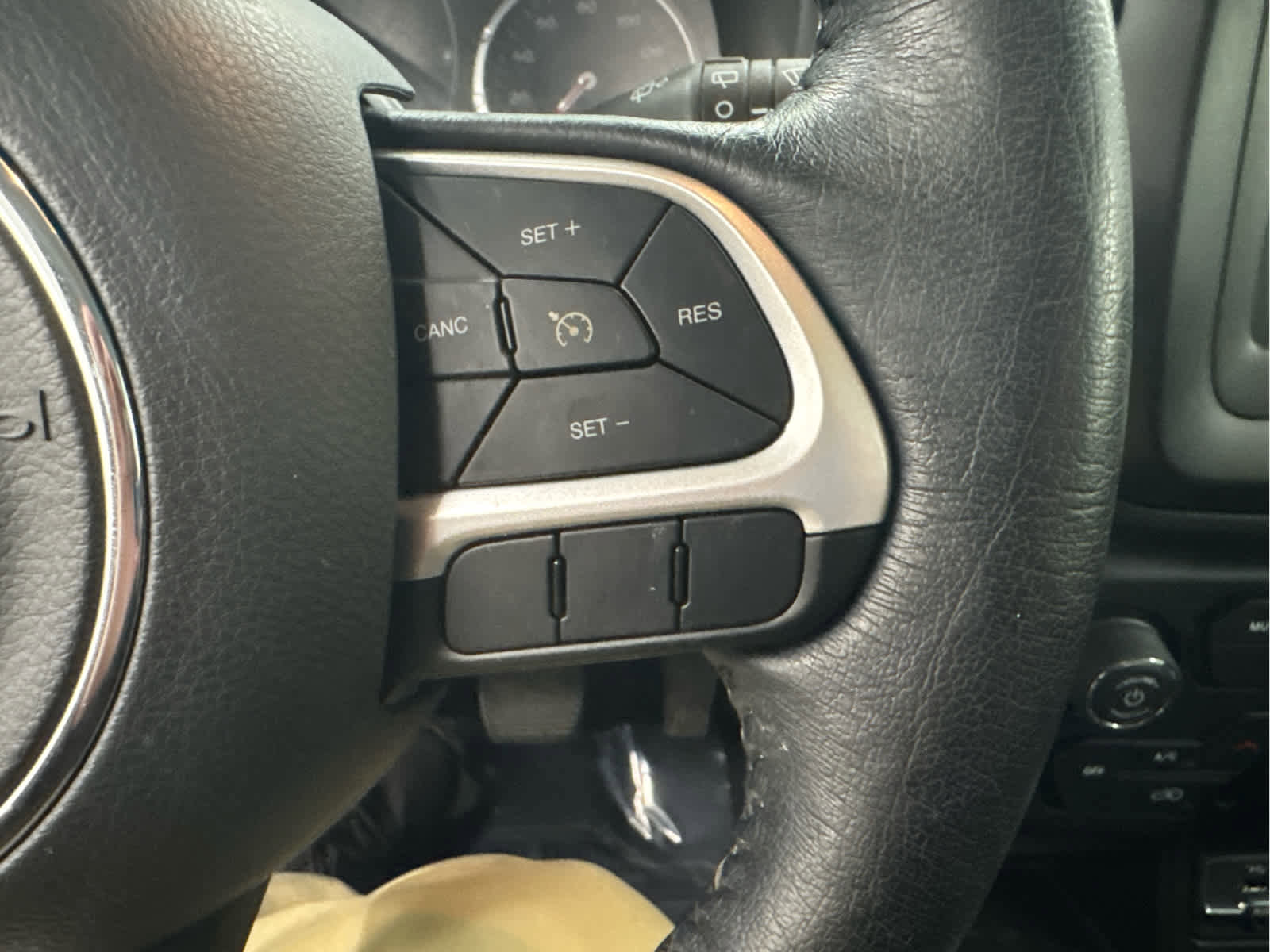 Used 2020 Jeep Renegade Latitude w/ Cold Weather Group image 12