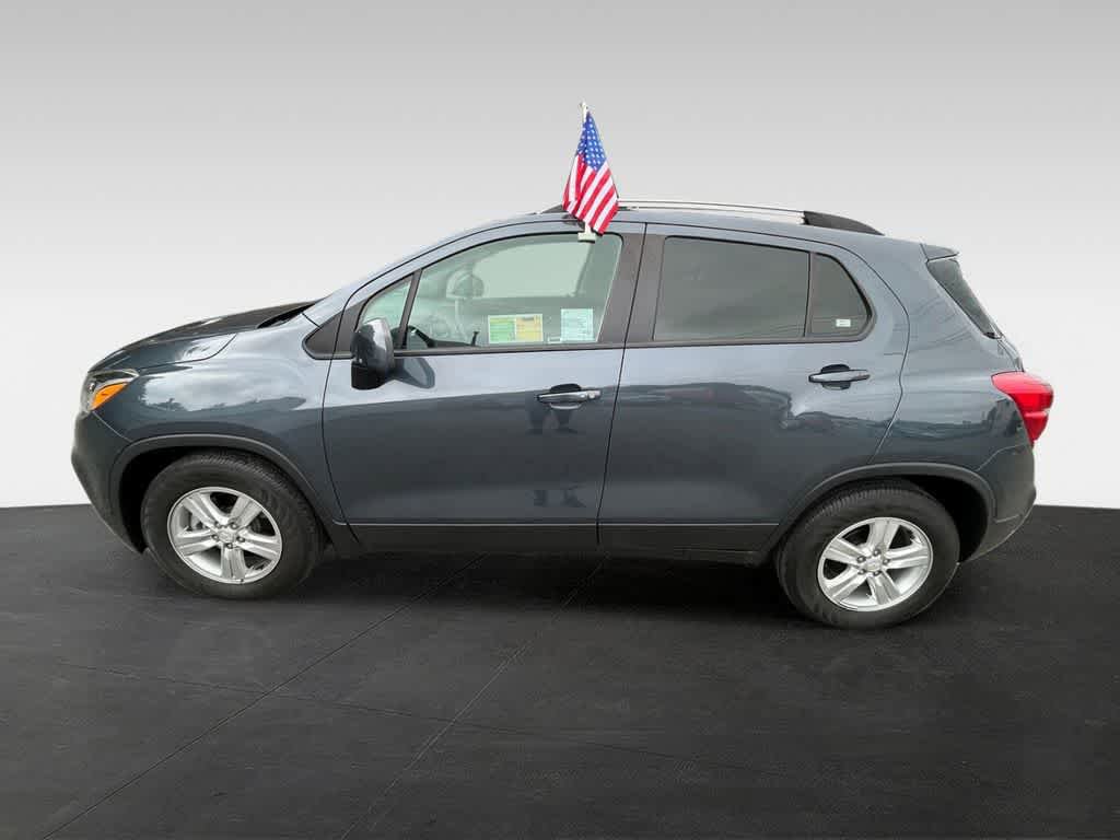 Used 2022 Chevrolet Trax LT w/ LT Convenience Package FWD image 3