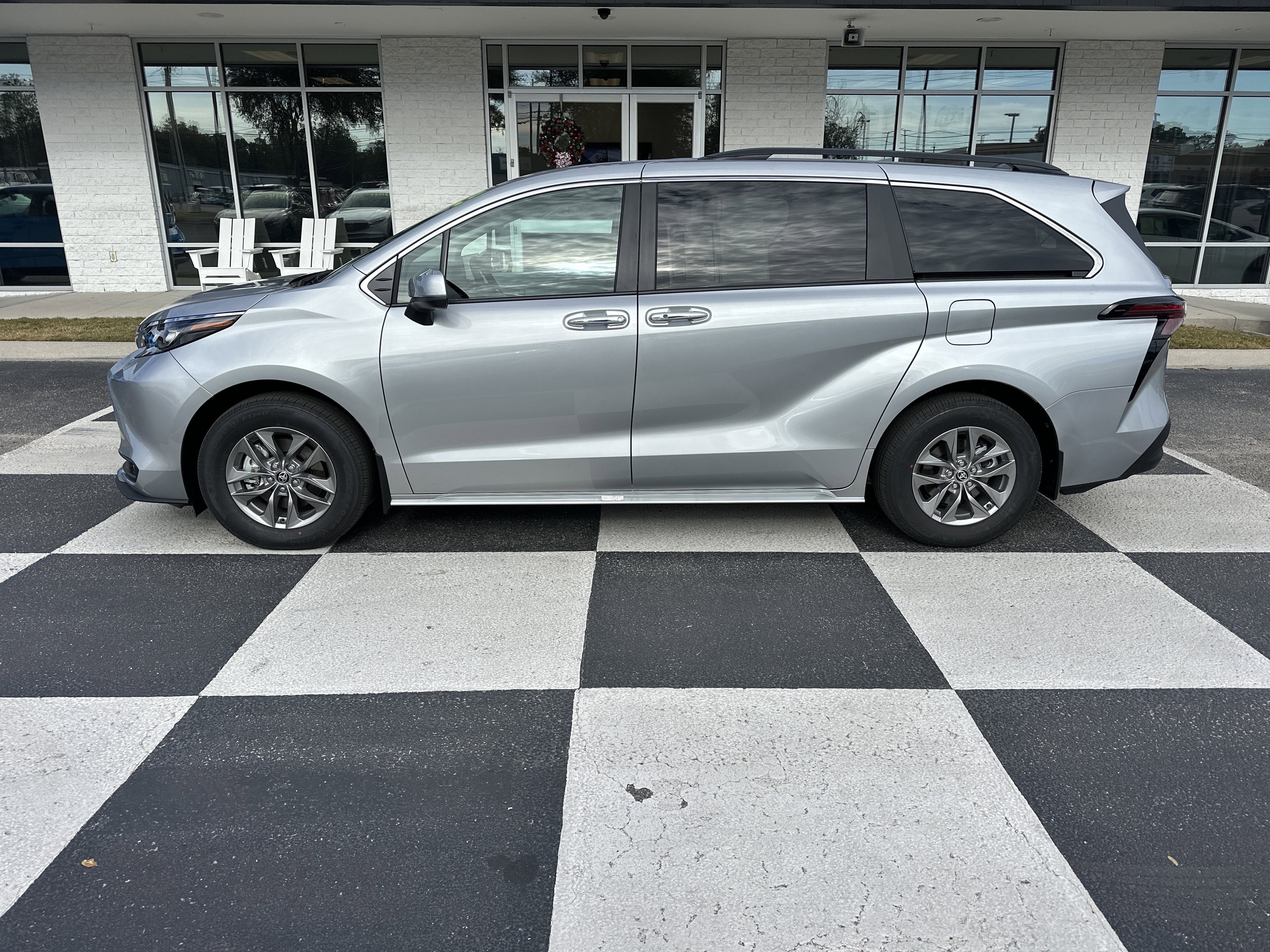 Used 2025 Toyota Sienna XLE