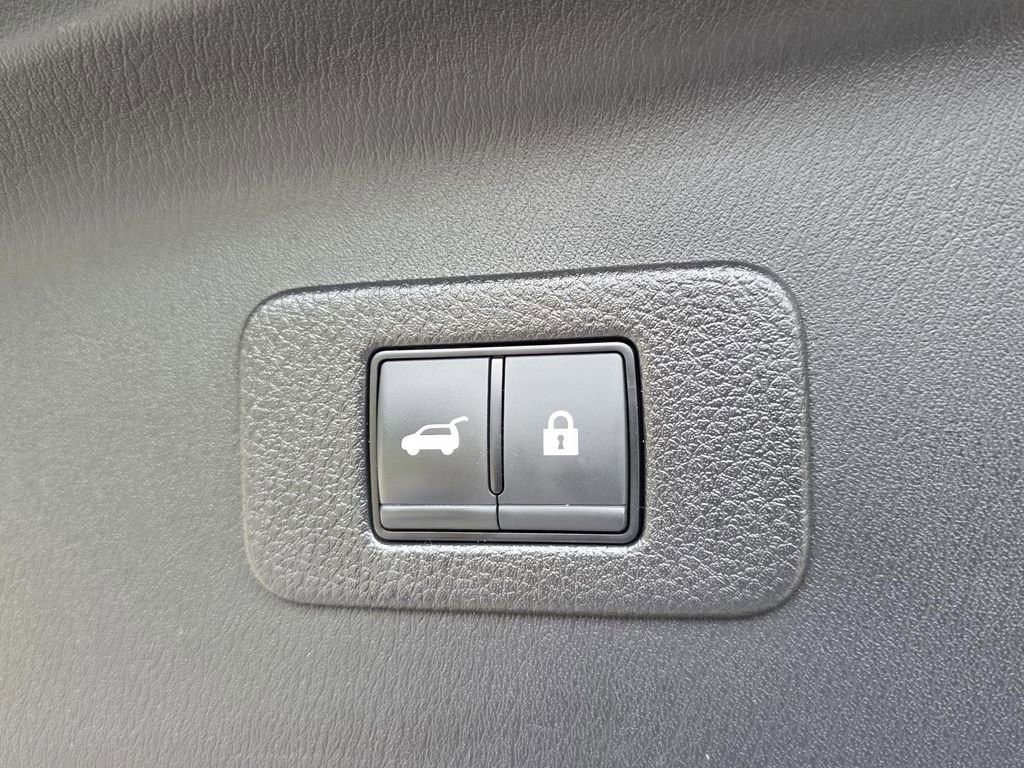 Used 2024 Nissan Armada SL w/ Captain's Chairs Package image 15