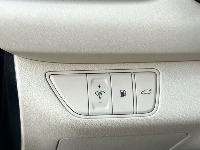 Used 2026 Genesis G70 2.5T image 10