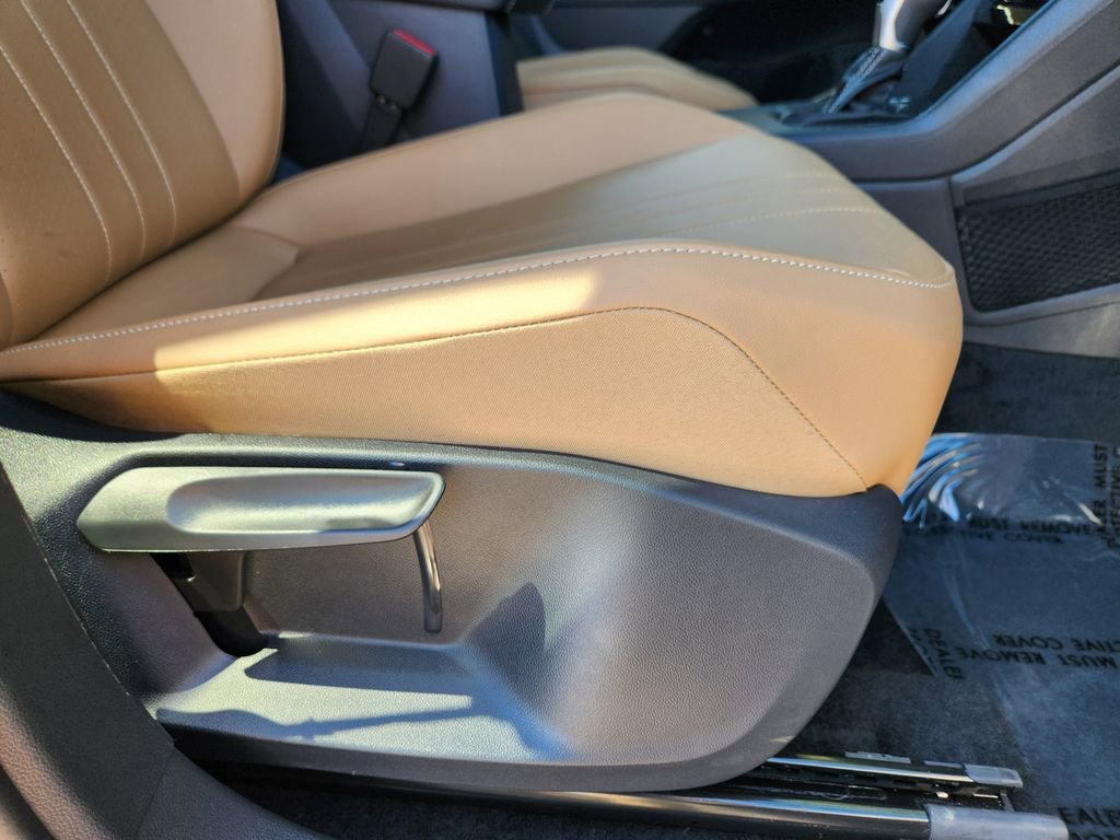 Used 2024 Volkswagen Tiguan SE image 18