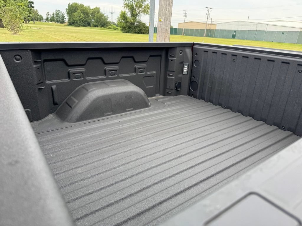 Certified 2025 Chevrolet Silverado 1500 High Country w/ High Country Premium Package AWD/4WD image 32