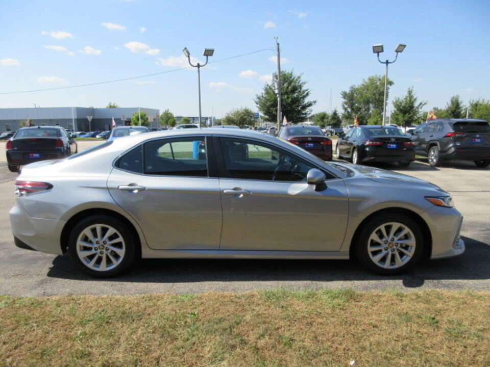 Used 2024 Toyota Camry LE image 7