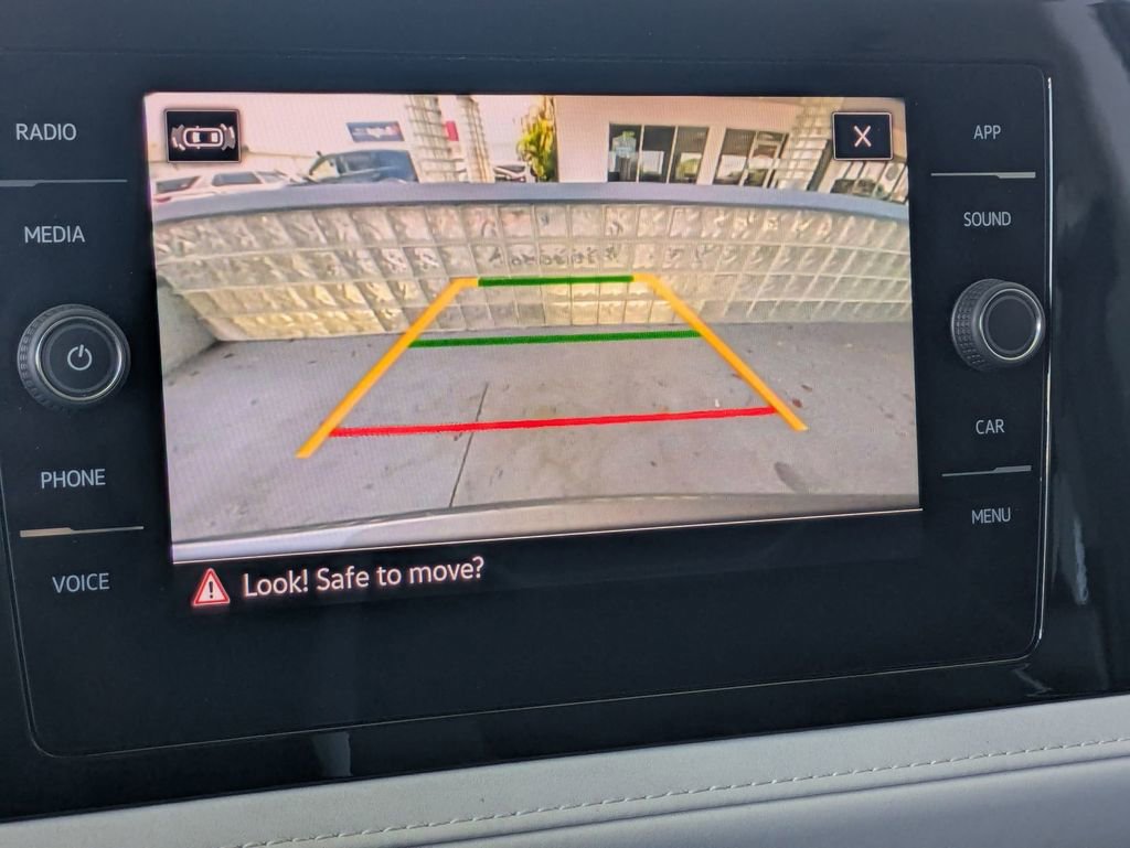 Used 2025 Volkswagen Taos SE FWD image 17