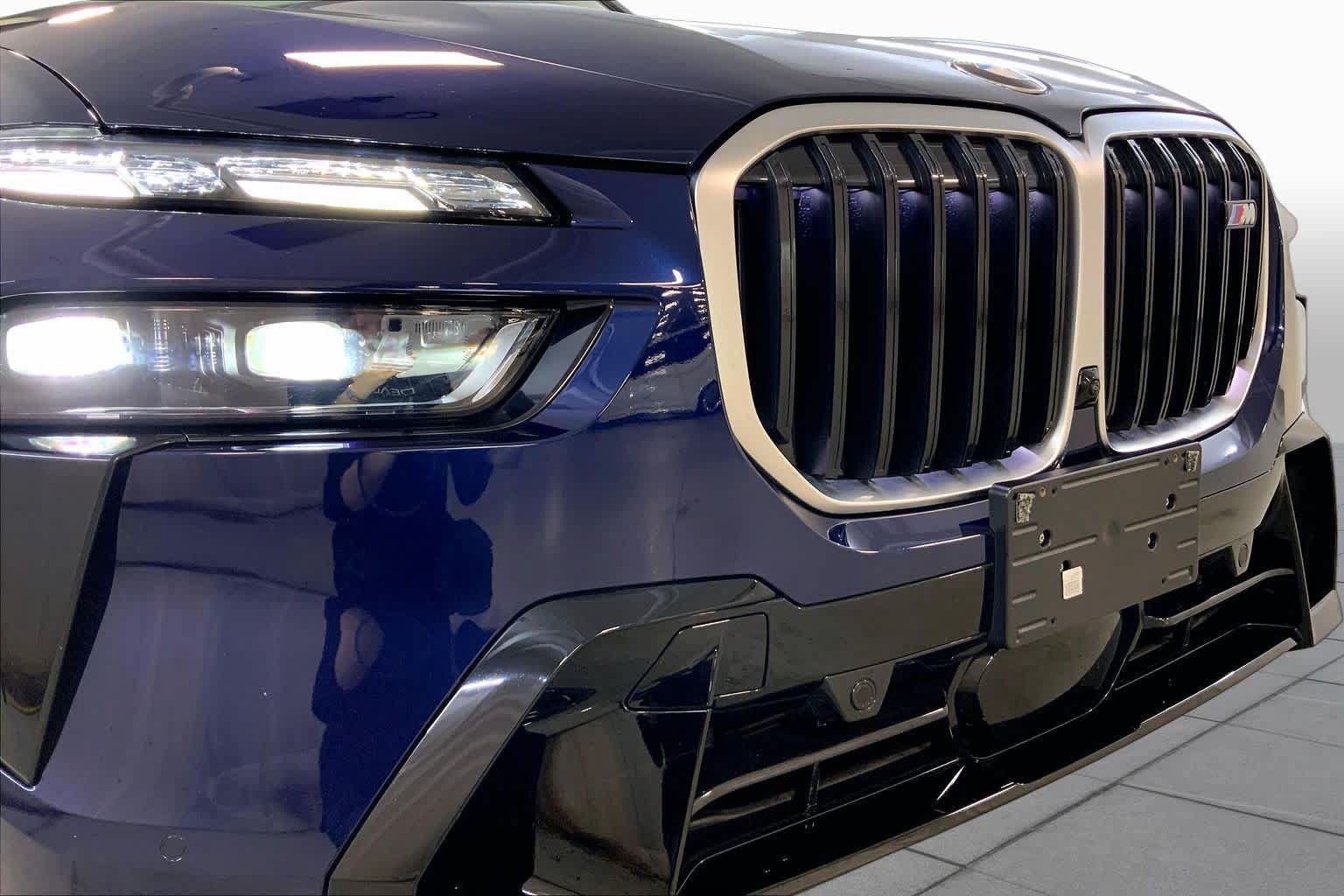 Used 2025 BMW X7 M60i AWD/4WD image 32