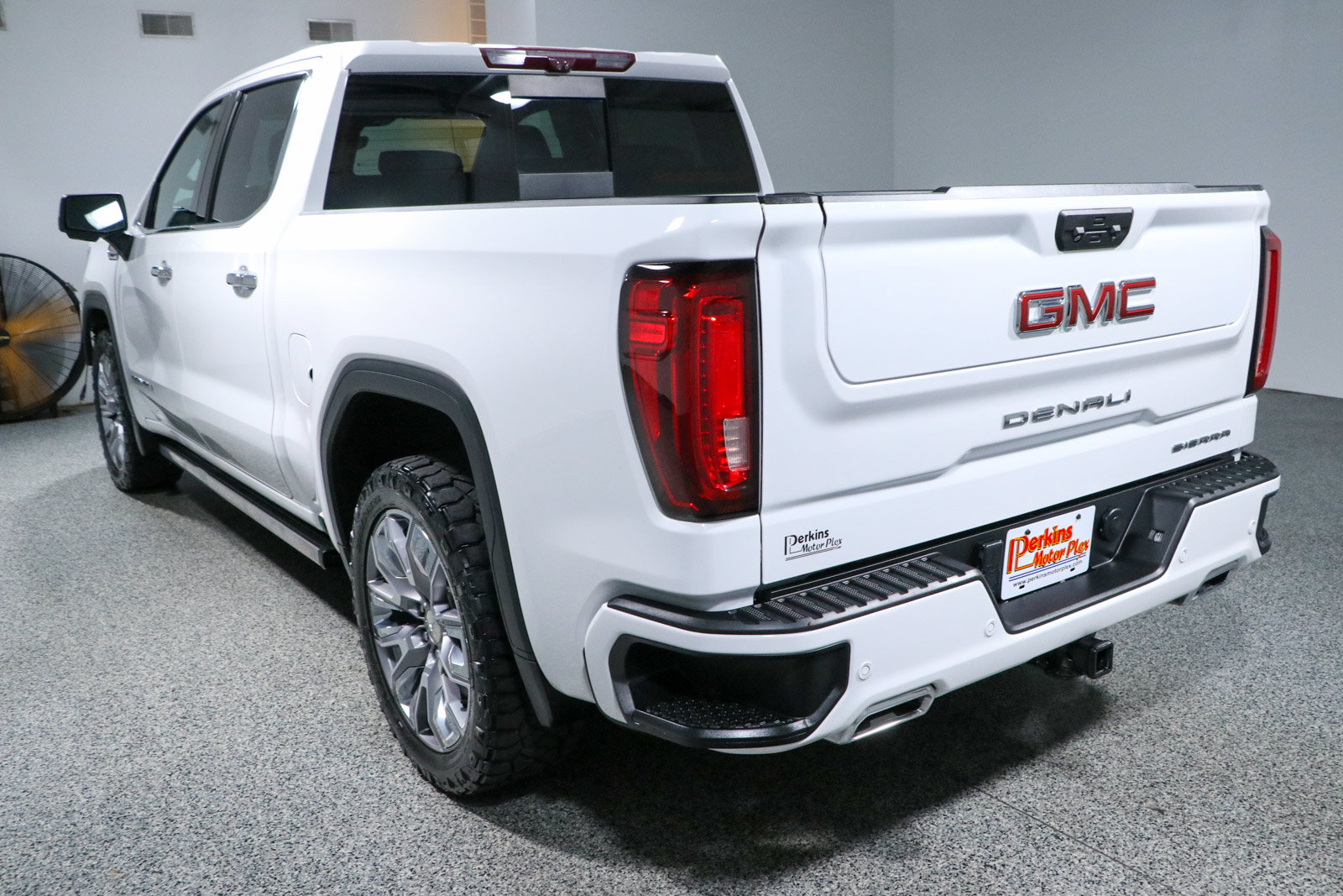 Used 2022 GMC Sierra 1500 Denali w/ Denali Reserve Package AWD/4WD image 9