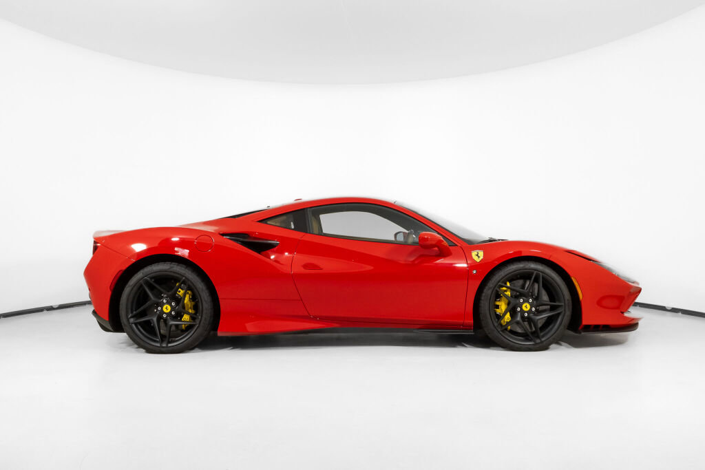 Used 2022 Ferrari F8 Tributo image 10