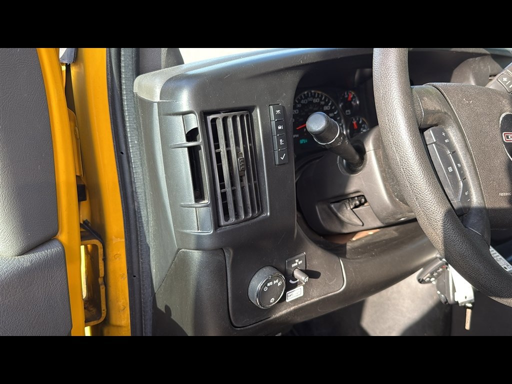 Used 2021 GMC Savana 3500 Extended w/ Power Convenience Package RWD image 9