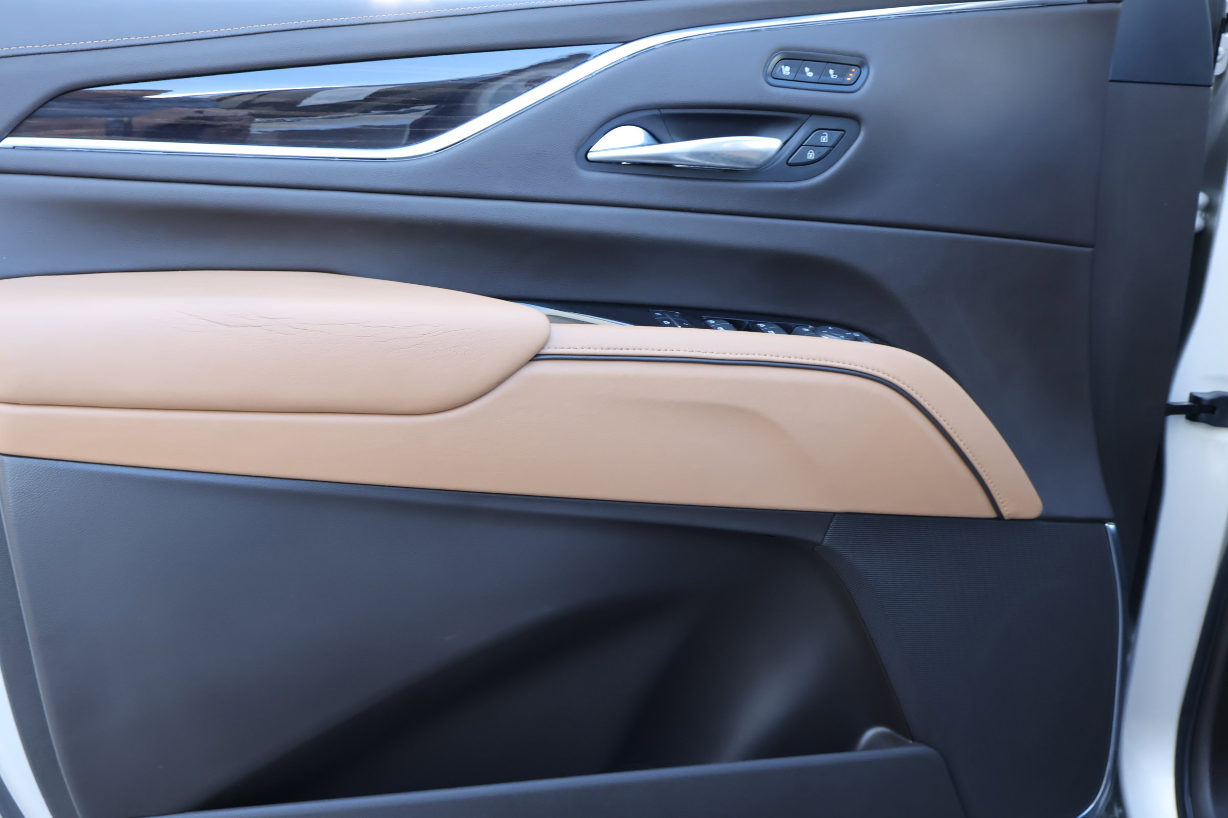 Used 2021 Cadillac Escalade Premium Luxury w/ Driver Assist Tech Package image 14