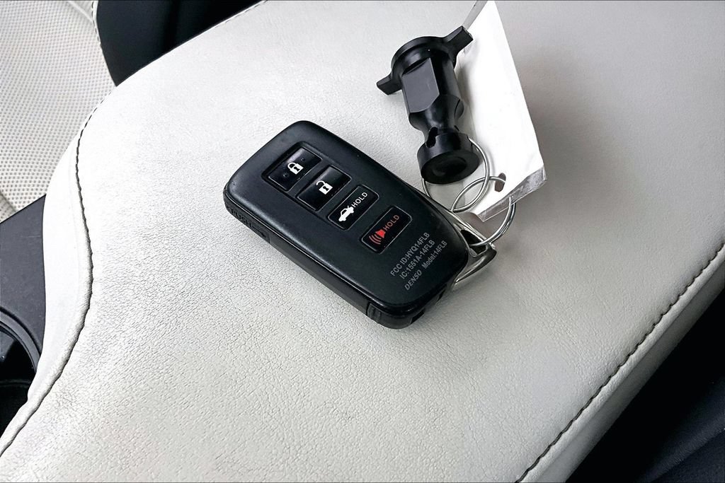 Used 2022 Lexus IS 350 F Sport RWD image 13
