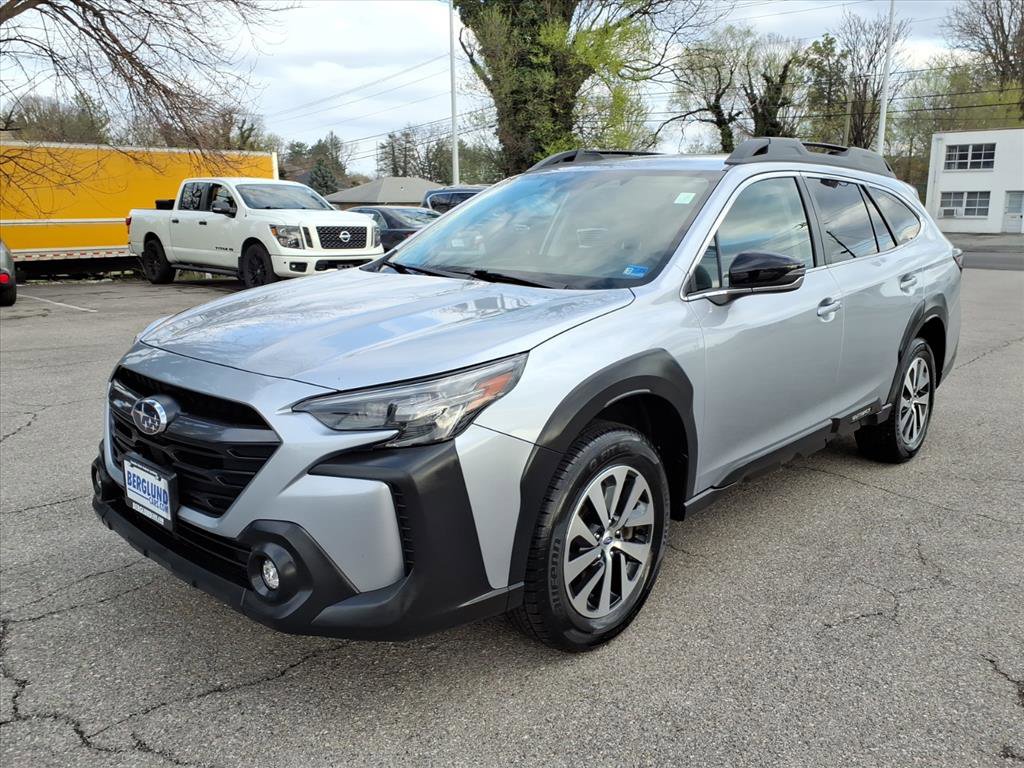 Used 2023 Subaru Outback Premium image 8